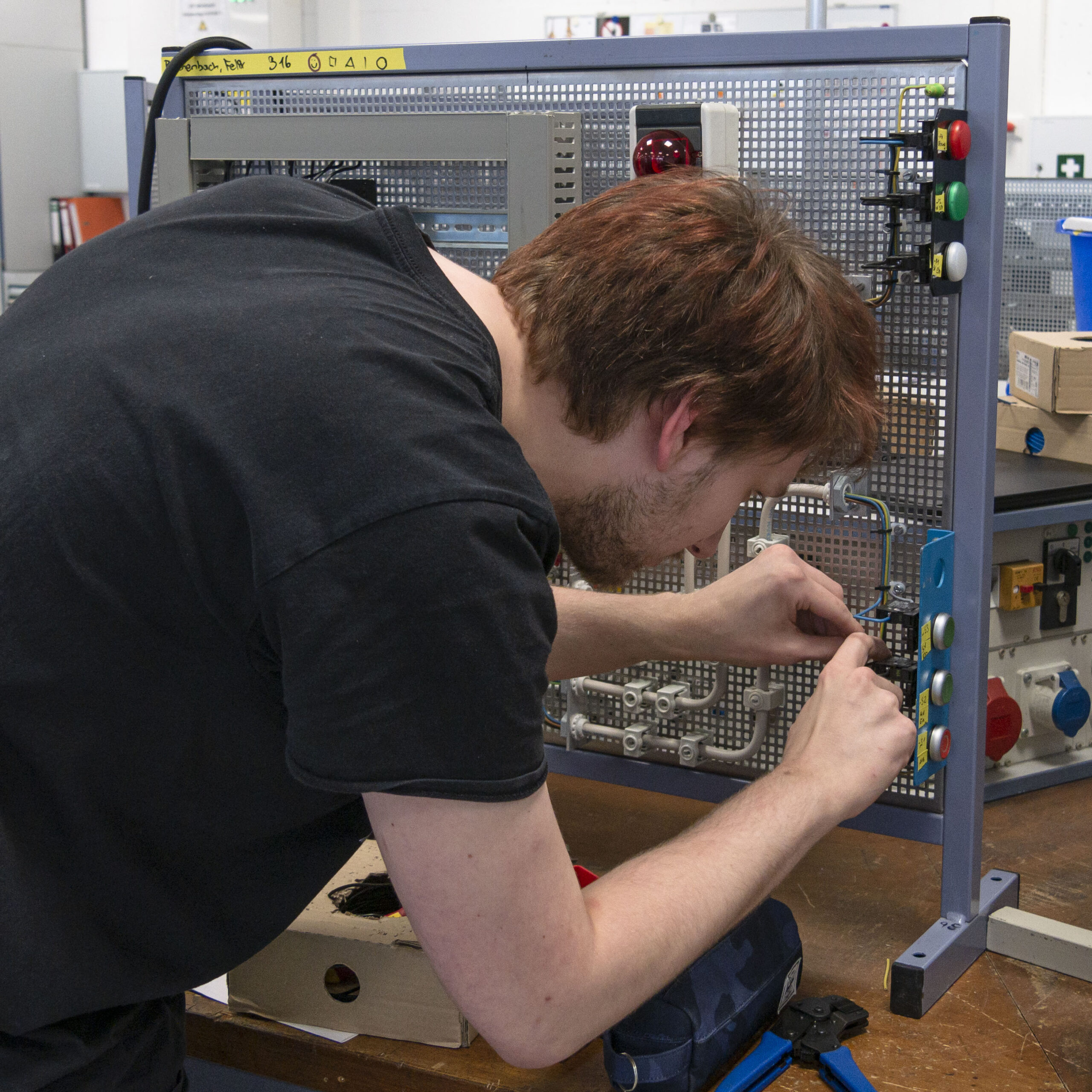 P1120101_Elektrogrundausbildung_Schützschaltung_2