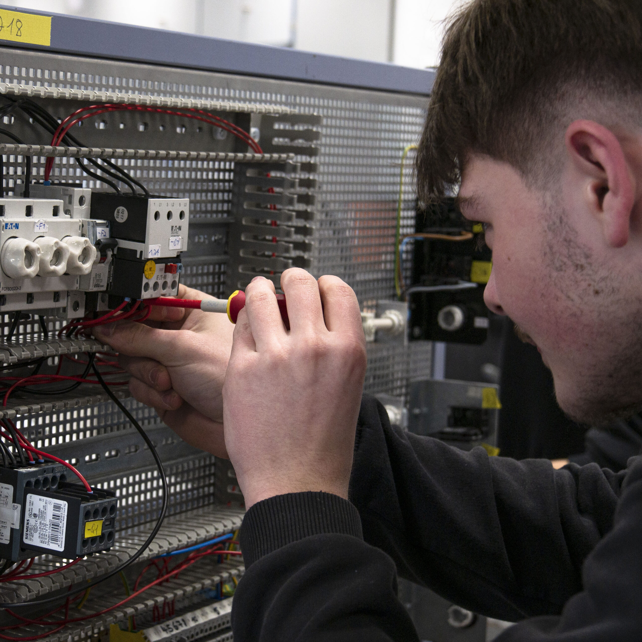 P1120121_Elektrogrundausbildung_Schützschaltung_2